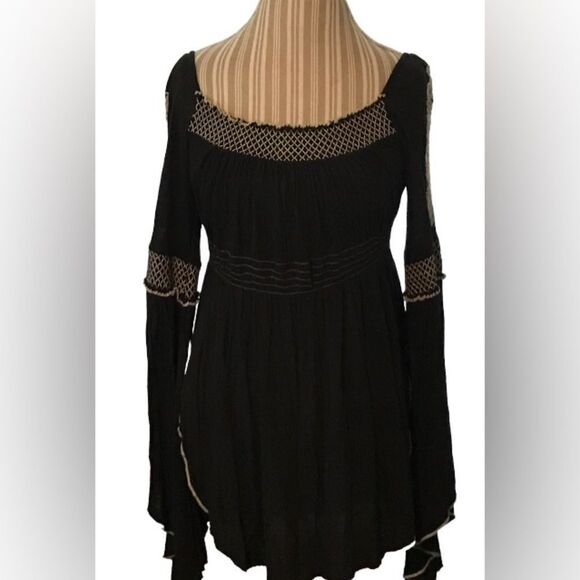 Free People awesome top in excellent condition size small see pics - Picture 1 of 2